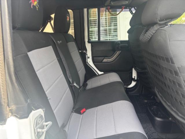 Photo of 2014 Bright White Clearcoat Jeep Wrangler Unlimited