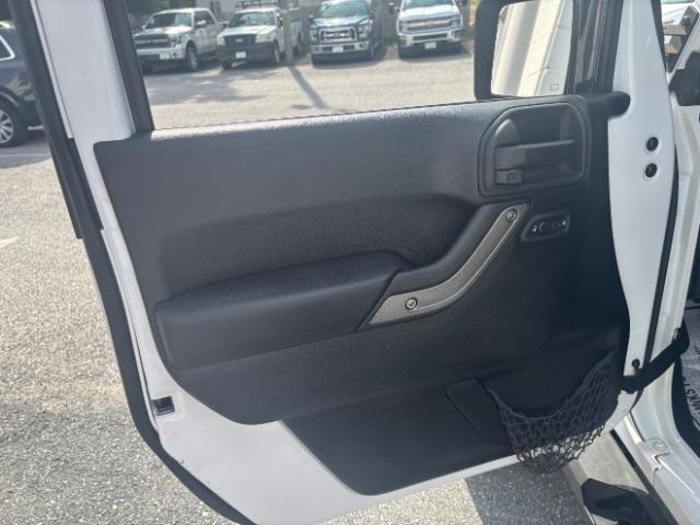 Photo of 2014 Bright White Clearcoat Jeep Wrangler Unlimited