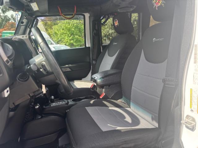 Photo of 2014 Bright White Clearcoat Jeep Wrangler Unlimited