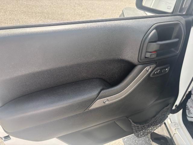 Photo of 2014 Bright White Clearcoat Jeep Wrangler Unlimited