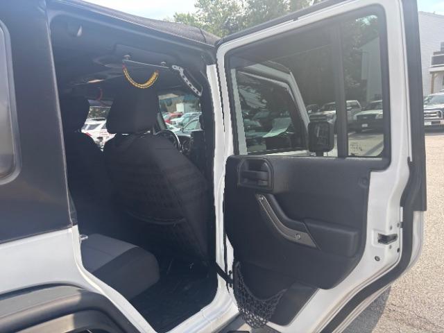 Photo of 2014 Bright White Clearcoat Jeep Wrangler Unlimited