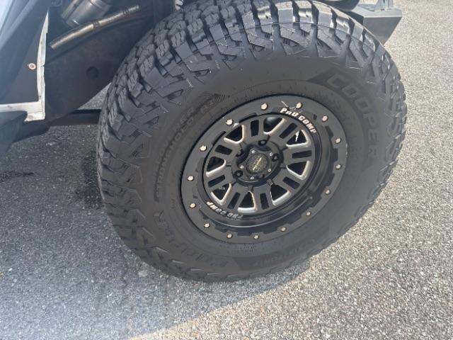 Photo of 2014 Bright White Clearcoat Jeep Wrangler Unlimited