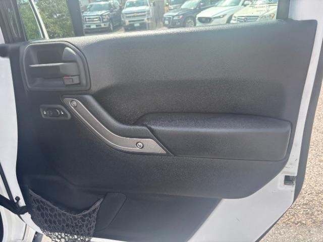 Photo of 2014 Bright White Clearcoat Jeep Wrangler Unlimited