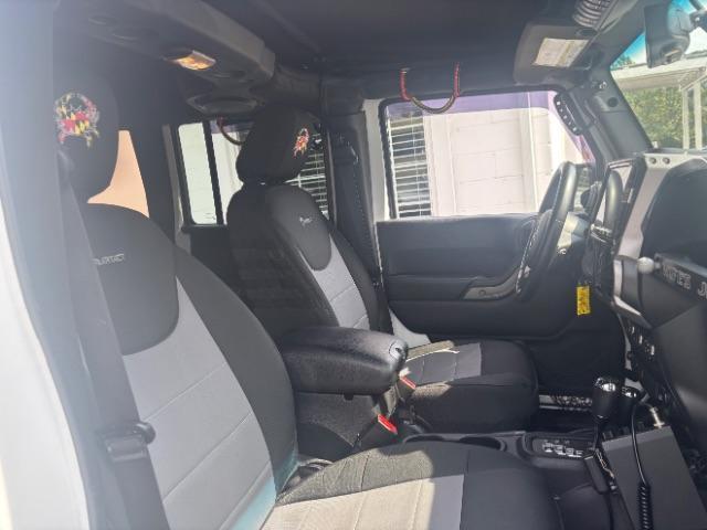 Photo of 2014 Bright White Clearcoat Jeep Wrangler Unlimited