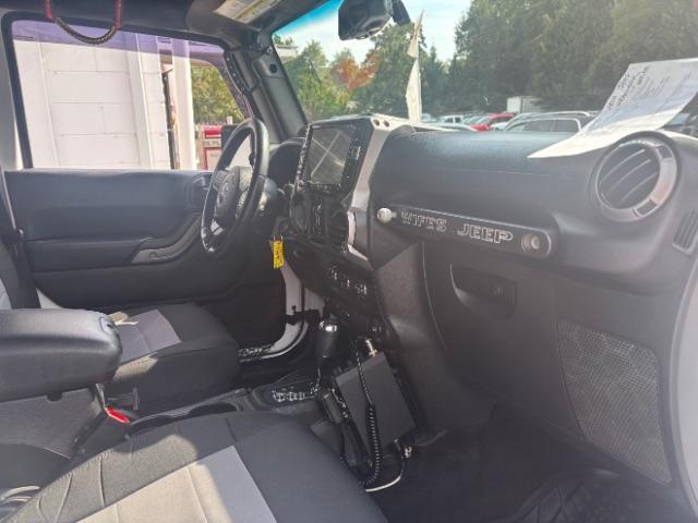 Photo of 2014 Bright White Clearcoat Jeep Wrangler Unlimited
