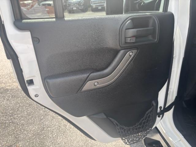 Photo of 2014 Bright White Clearcoat Jeep Wrangler Unlimited