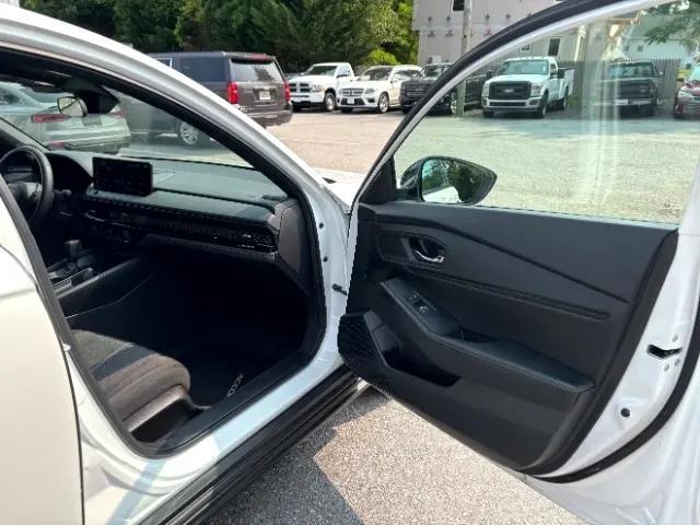 Photo of 2024 Platinum White Pearl Honda Accord Hybrid