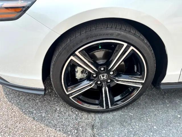 Photo of 2024 Platinum White Pearl Honda Accord Hybrid
