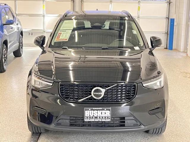 Photo of 2024 Onyx Black Metallic Volvo XC40
