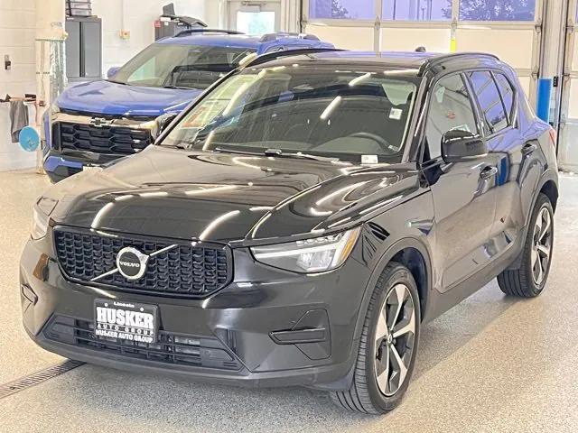 Photo of 2024 Onyx Black Metallic Volvo XC40