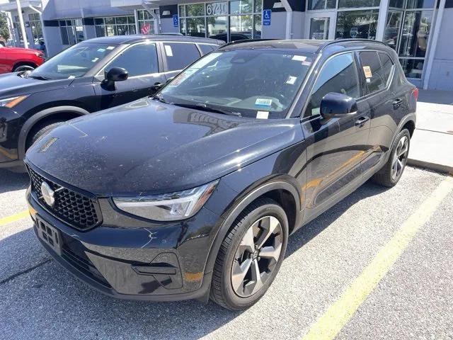 Photo of 2024 Onyx Black Metallic Volvo XC40