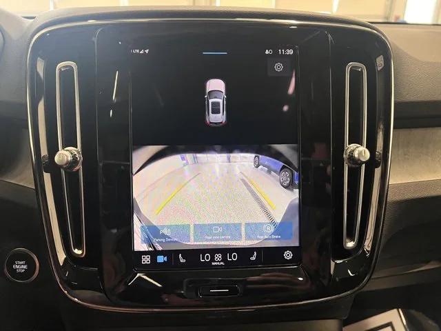 Photo of 2024 Onyx Black Metallic Volvo XC40