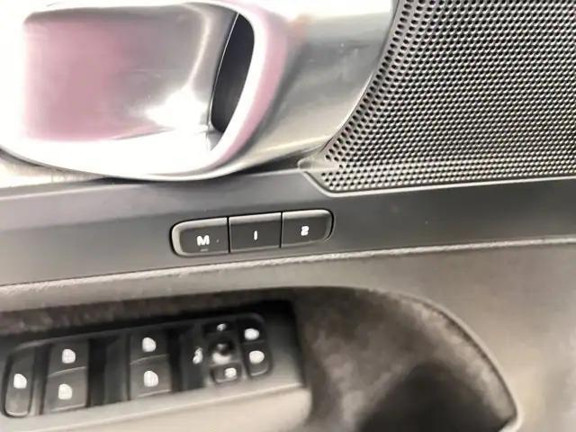 Photo of 2024 Onyx Black Metallic Volvo XC40