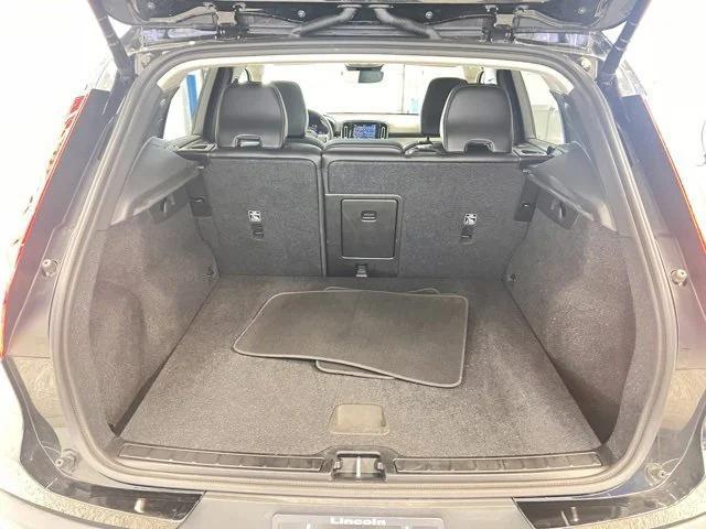 Photo of 2024 Onyx Black Metallic Volvo XC40