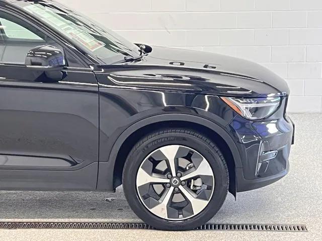 Photo of 2024 Onyx Black Metallic Volvo XC40