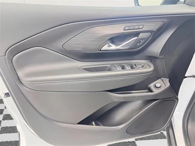 Photo of 2024 Summit White GMC Terrain