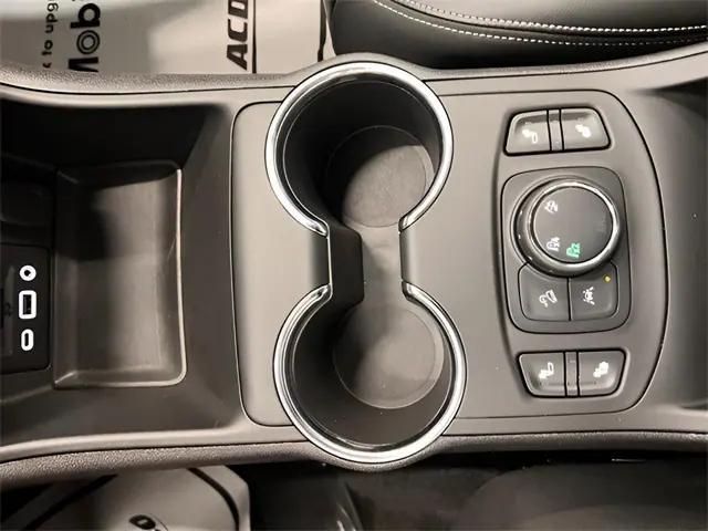 Photo of 2024 Summit White GMC Terrain