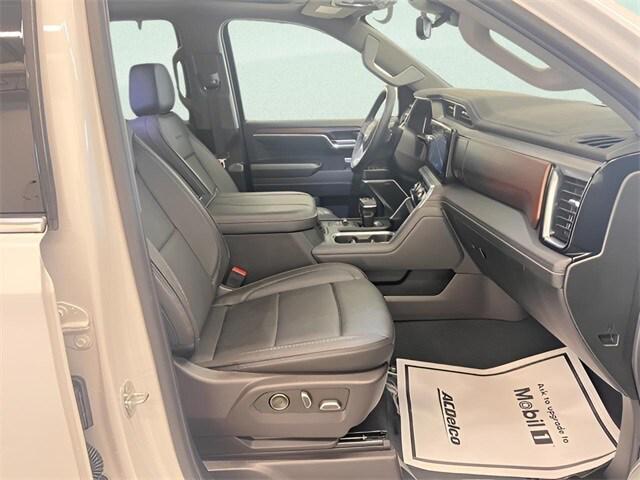 Photo of 2024 White Frost Tricoat GMC Sierra 1500