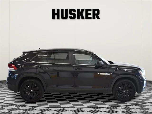 Photo of 2021 Deep Black Pearl Effect Volkswagen Atlas Cross Sport