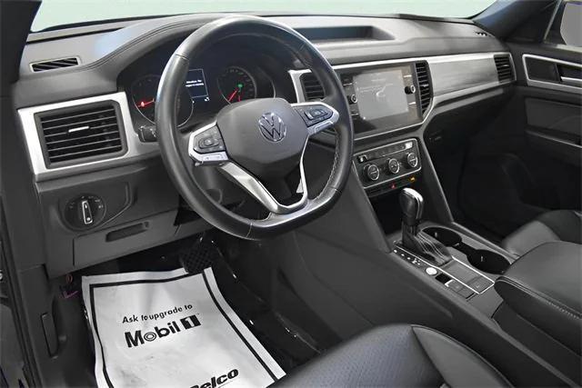 Photo of 2021 Deep Black Pearl Effect Volkswagen Atlas Cross Sport