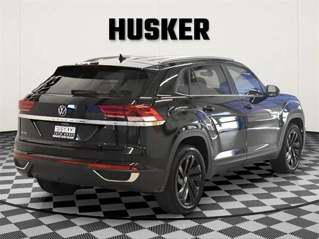 Photo of 2021 Deep Black Pearl Effect Volkswagen Atlas Cross Sport