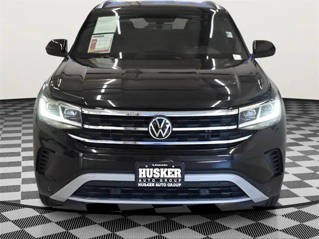 Photo of 2021 Deep Black Pearl Effect Volkswagen Atlas Cross Sport
