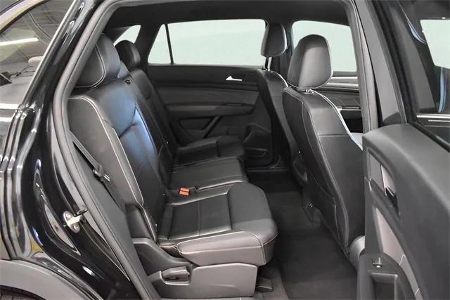 Photo of 2021 Deep Black Pearl Effect Volkswagen Atlas Cross Sport