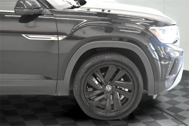 Photo of 2021 Deep Black Pearl Effect Volkswagen Atlas Cross Sport