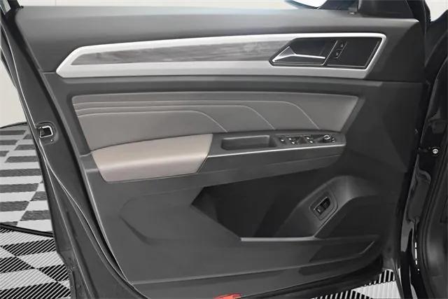 Photo of 2021 Deep Black Pearl Effect Volkswagen Atlas Cross Sport