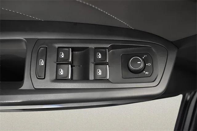 Photo of 2021 Deep Black Pearl Effect Volkswagen Atlas Cross Sport