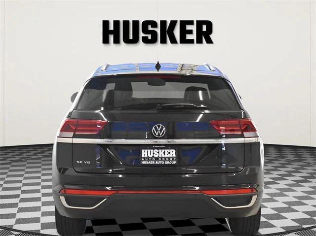 Photo of 2021 Deep Black Pearl Effect Volkswagen Atlas Cross Sport