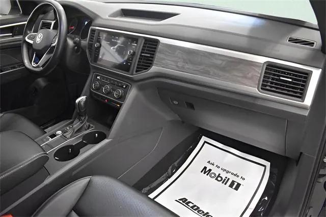 Photo of 2021 Deep Black Pearl Effect Volkswagen Atlas Cross Sport