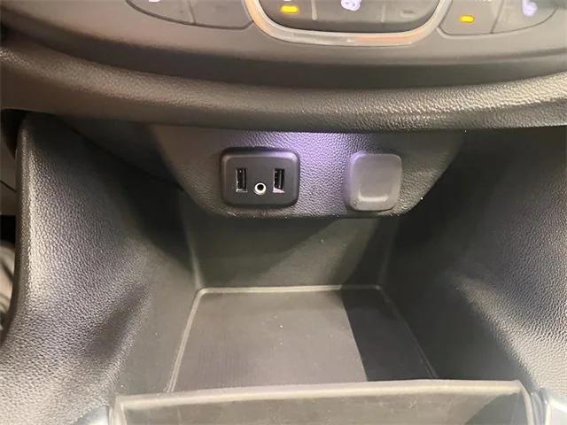 Photo of 2019 Silver Ice Metallic Chevrolet Traverse