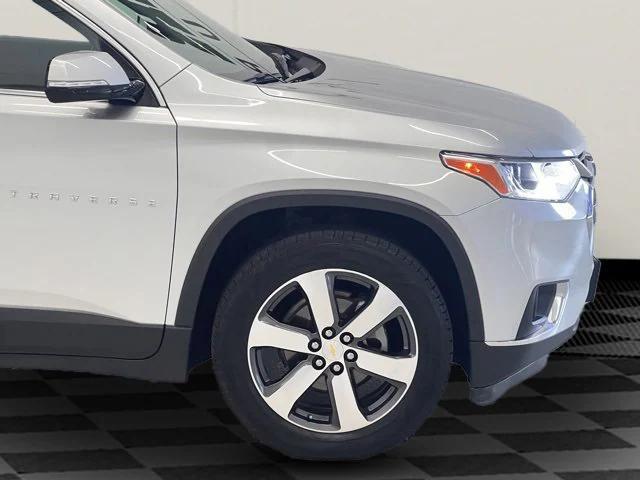 Photo of 2019 Silver Ice Metallic Chevrolet Traverse