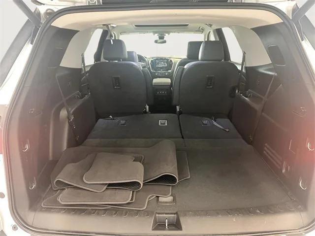 Photo of 2019 Silver Ice Metallic Chevrolet Traverse