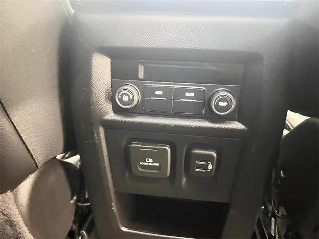Photo of 2019 Silver Ice Metallic Chevrolet Traverse