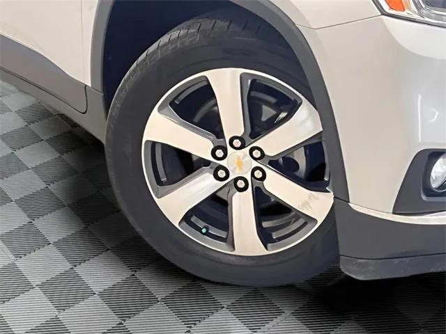 Photo of 2019 Silver Ice Metallic Chevrolet Traverse