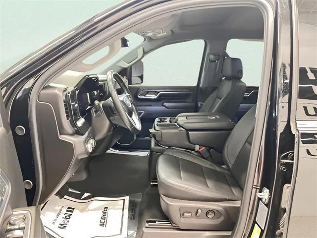 Photo of 2024 Onyx Black GMC Sierra 2500
