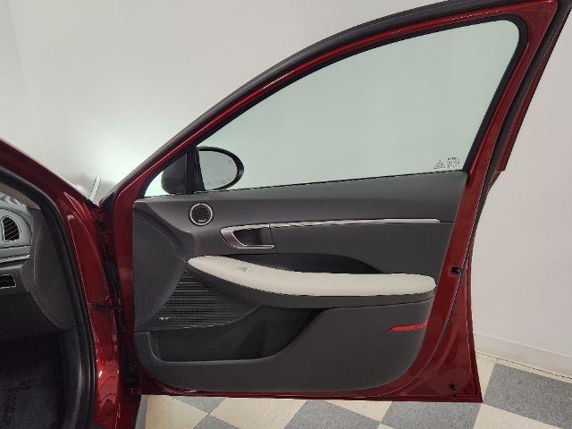 Photo of 2023 Red Hyundai SONATA Hybrid