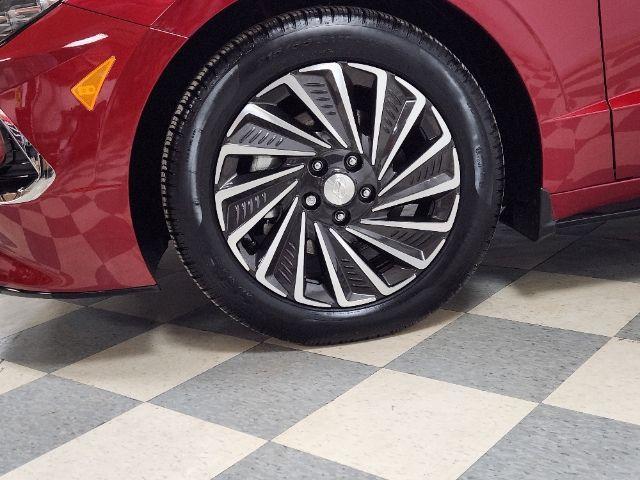 Photo of 2023 Red Hyundai SONATA Hybrid