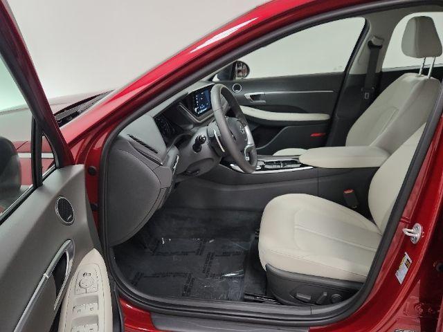 Photo of 2023 Red Hyundai SONATA Hybrid