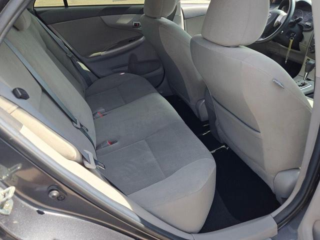 Photo of 2013 Magnetic Gray Metallic Toyota Corolla