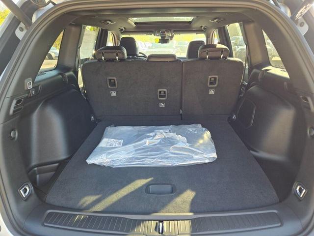 Photo of 2025 Silver Zynith Jeep Grand Cherokee