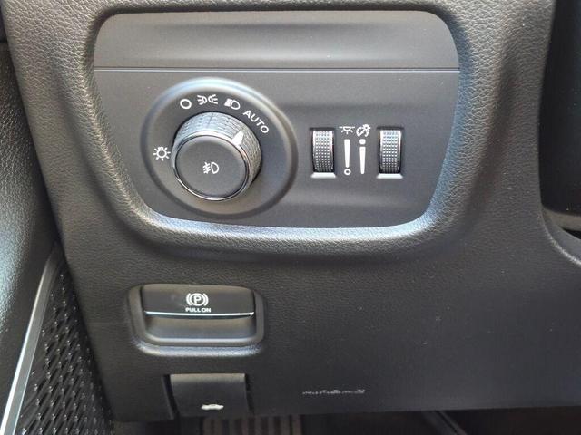 Photo of 2025 Silver Zynith Jeep Grand Cherokee