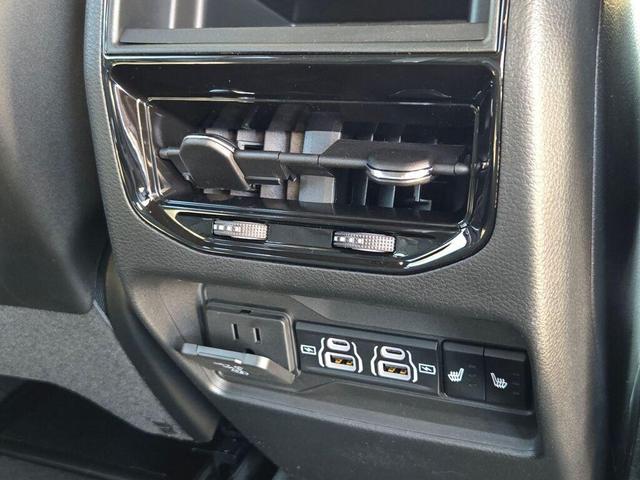 Photo of 2025 Silver Zynith Jeep Grand Cherokee