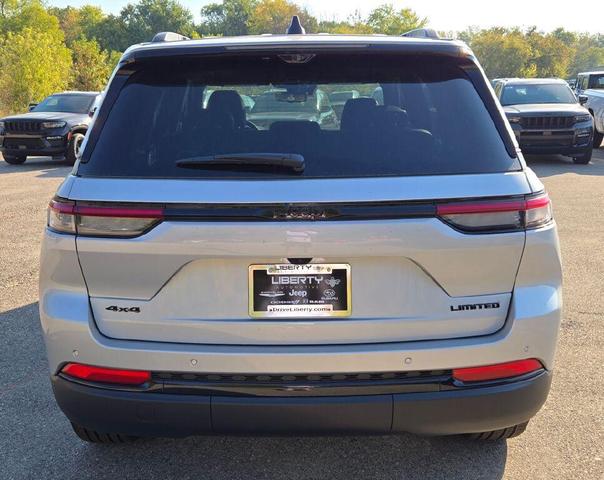 Photo of 2025 Silver Zynith Jeep Grand Cherokee