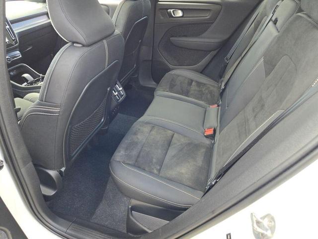 Photo of 2023 Crystal White Metallic Volvo XC40