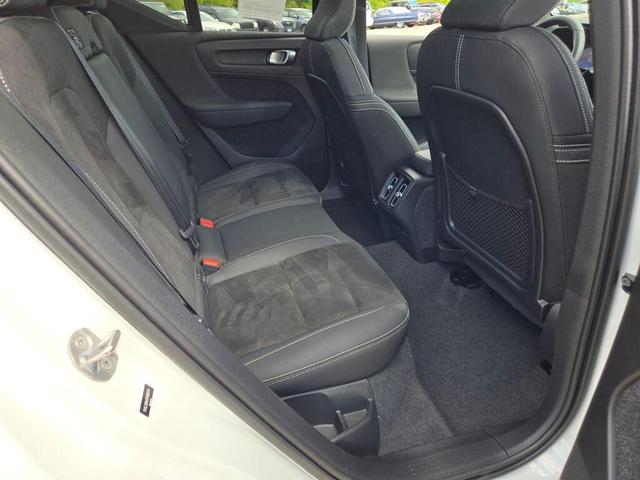 Photo of 2023 Crystal White Metallic Volvo XC40