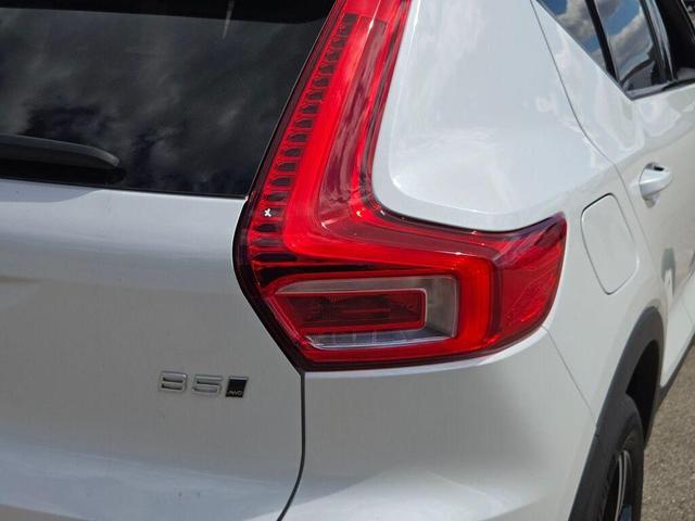 Photo of 2023 Crystal White Metallic Volvo XC40