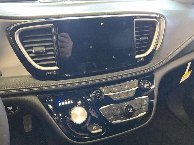 Photo of 2024 Bright White Clearcoat Chrysler Pacifica Hybrid